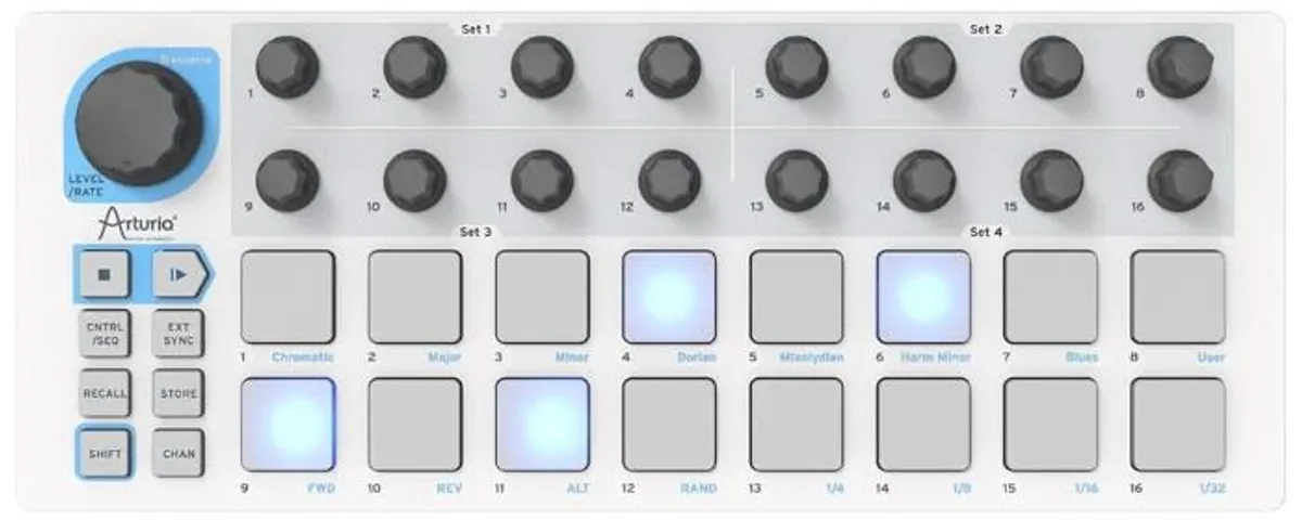 Arturia - BeatStep – Controlador MIDI compacto e sequenciador com software criativo para gravação – 16 blocos, 16 codificadores