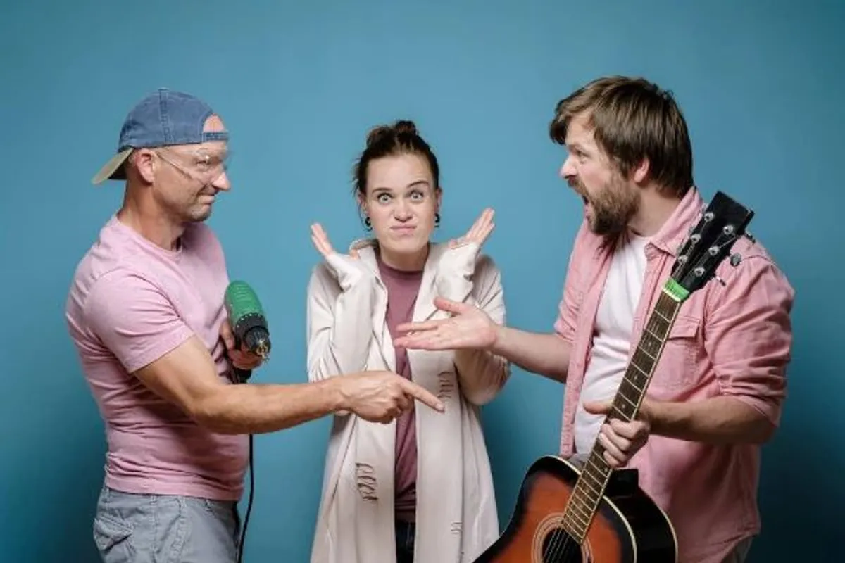 Vizinhos barulhentos conversando