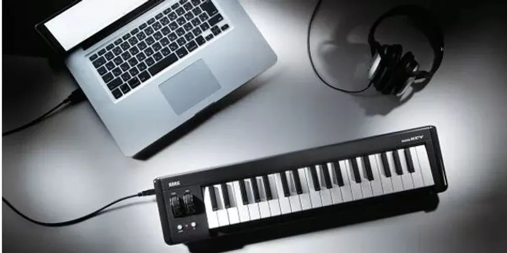 Um Teclado para Tocar no PC do Home Studio