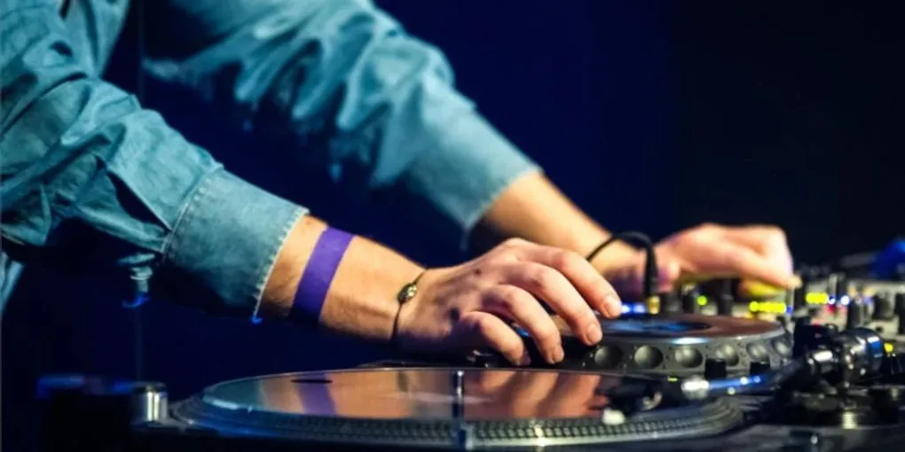 Como Configurar um Home Studio para DJ: Guia Passo a Passo