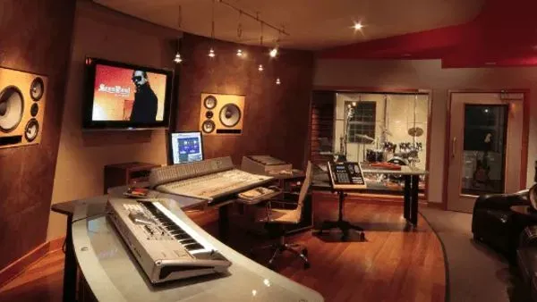 Decorar o Home Studio com Caixas de Ovos ou Sonex?