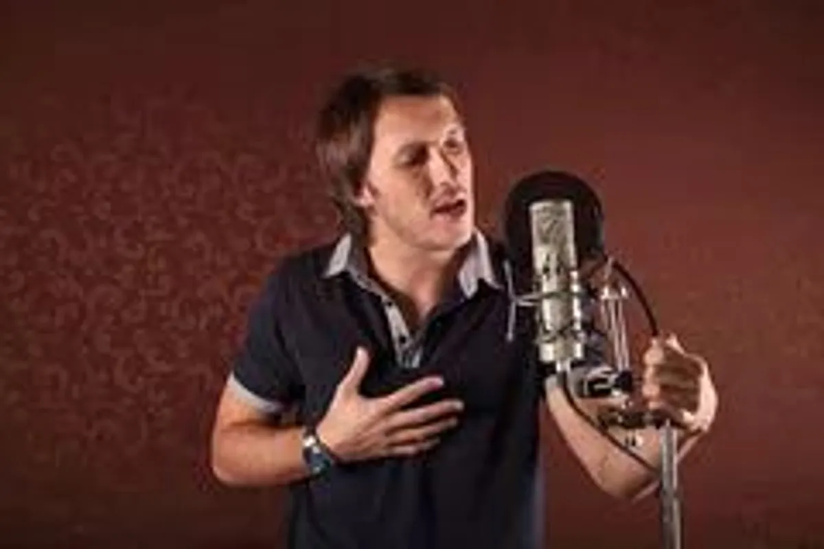 cantor homem afinado