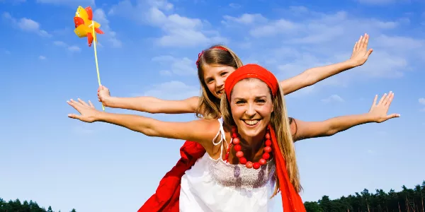 mae e filha no campo