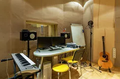 home studio amarelo
