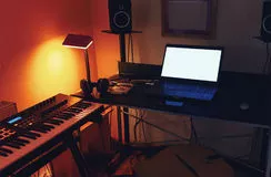 home studio noite
