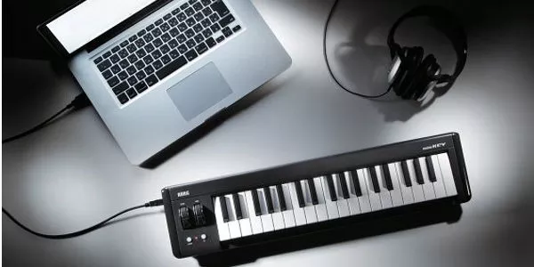 Um Teclado para Tocar no PC do Home Studio