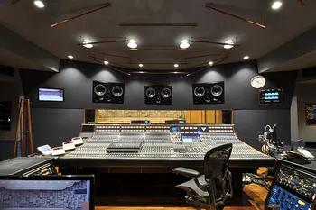 estudio de gravacao profissional console mixagem moderno