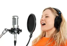 mulher cantando filtro anti pop
